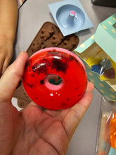 Load image into Gallery viewer, Melt and Pour soap making workshop for children
